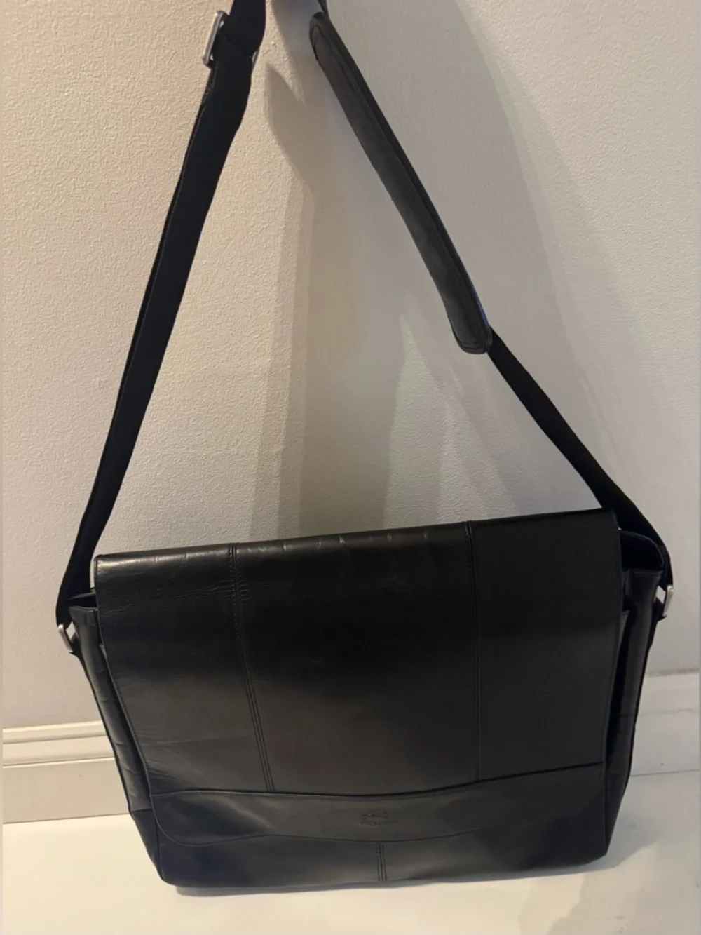 Mancini messenger bag